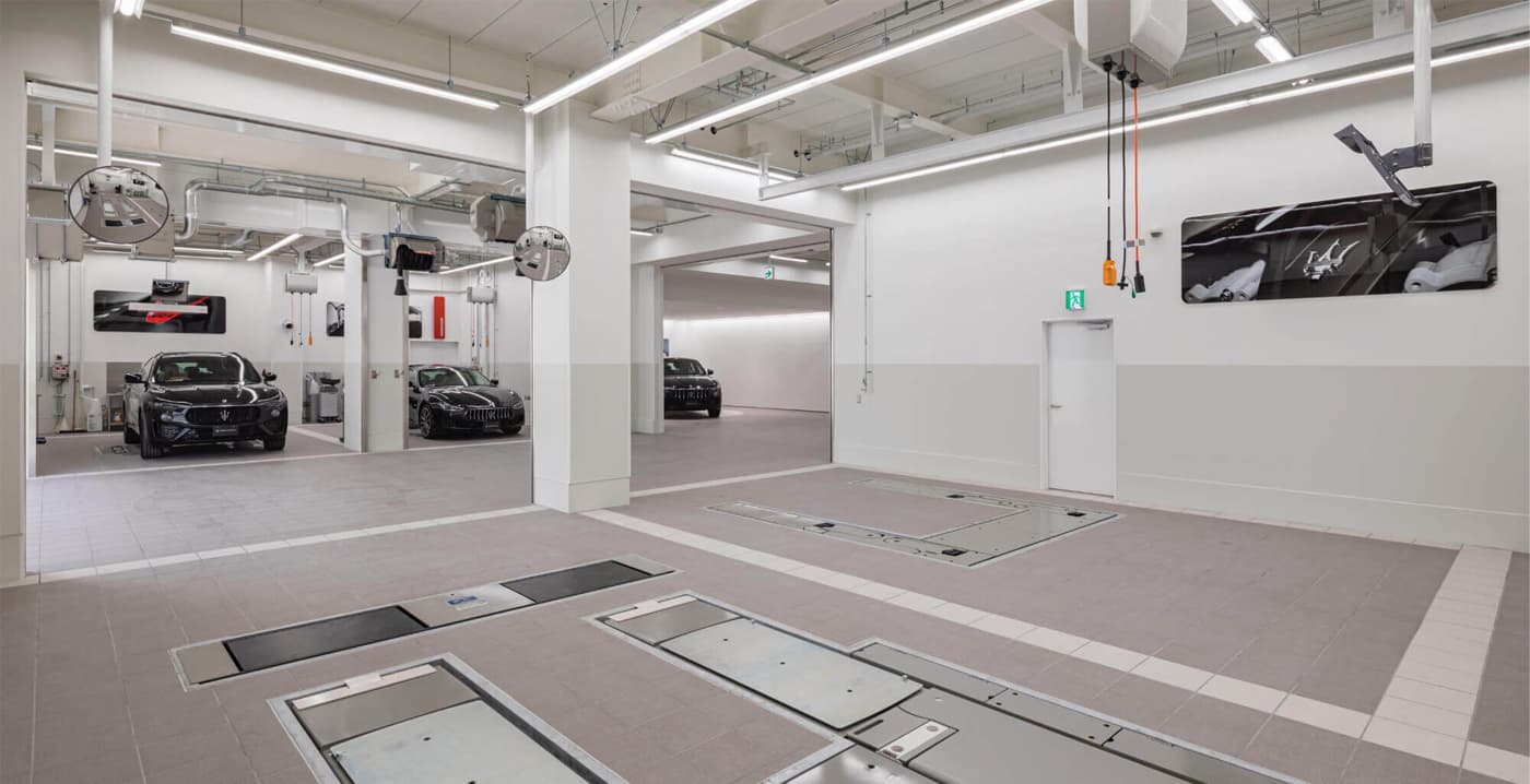 ピット（輸入車ディーラー）